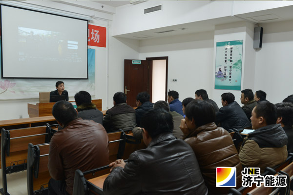 安居煤矿组织“安全不放心人”观看警示教育片