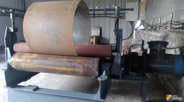 安居煤矿妙用闲置设备制作卷板机