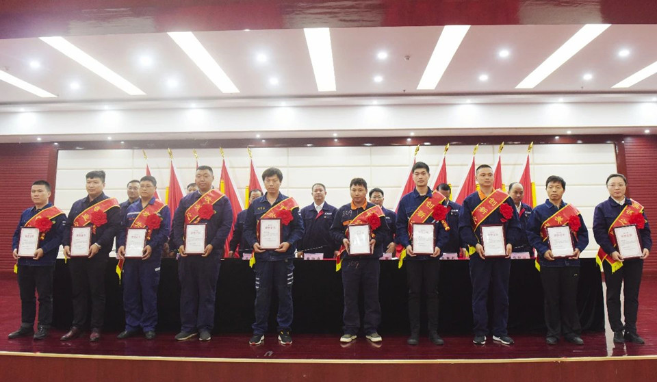 霄云煤矿召开决战决胜四季度动员大会.jpg