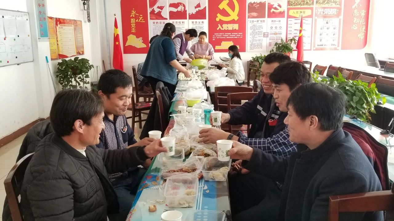 今天的饺子真香！此时的慰问最暖！2.jpg