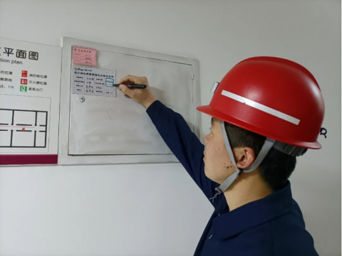 运河煤矿：增配漏电试验信息牌 再添用电“安全锁”