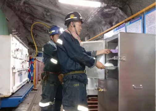 用上热饭“神器”，花园煤矿职工井下吃上“暖心”饭