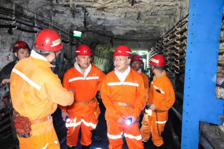 王崇景“四不两直”到运河煤矿督导检查工作