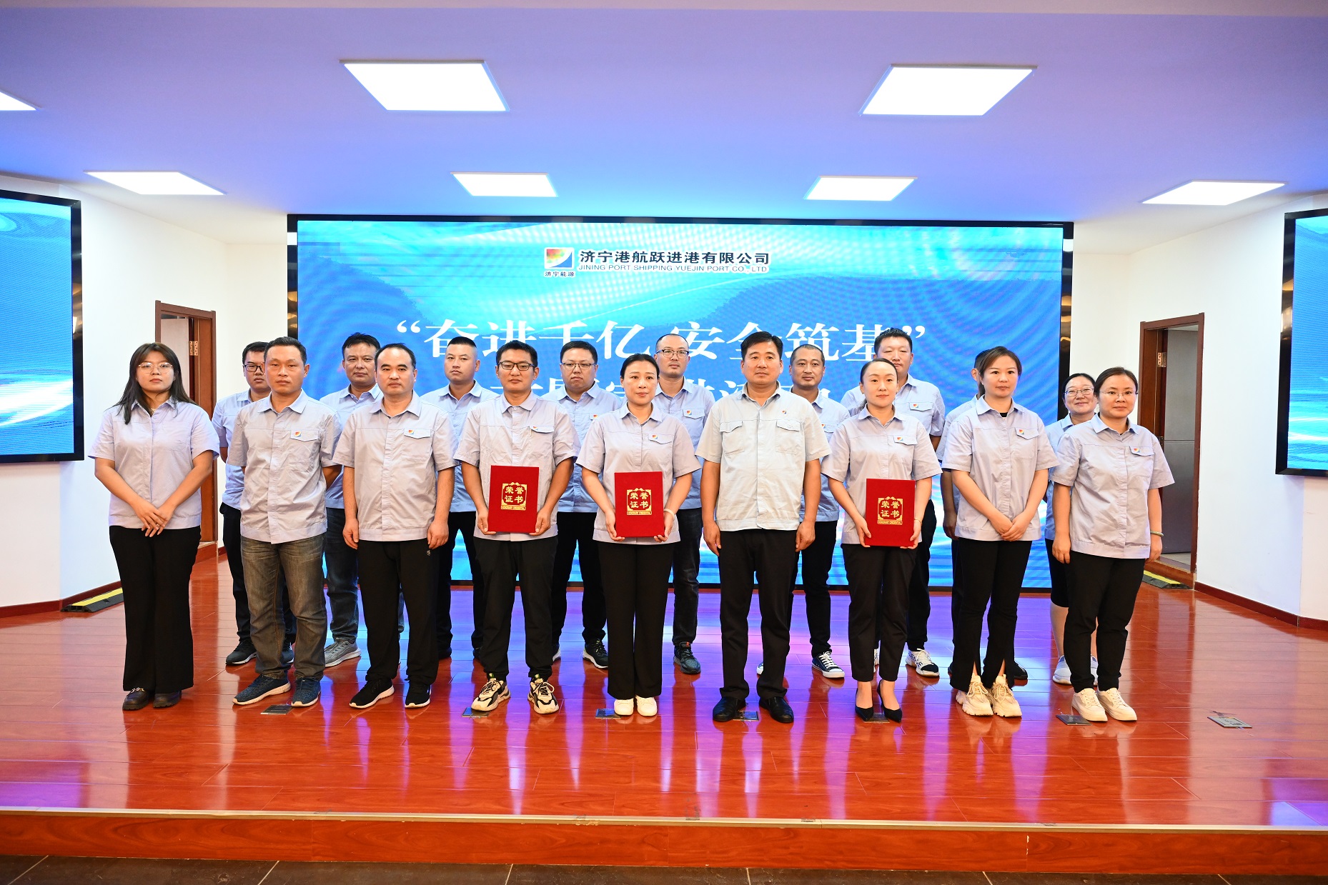 1695255460138751.jpg 合影.jpg