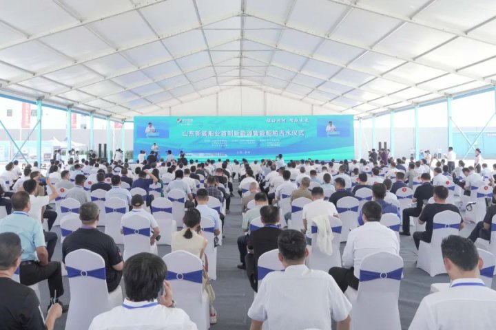 京杭运河首批新能源智能商品船吉水