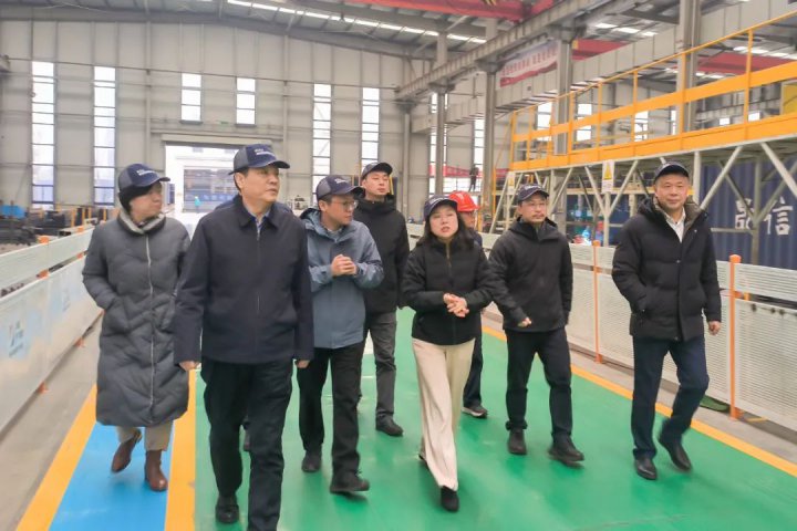 宁德时代客人到访曙岳车辆交流座谈