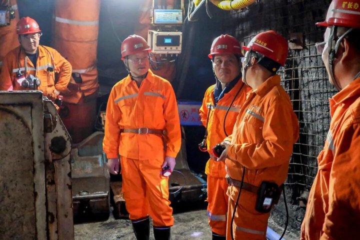 王崇景到朱家峁煤矿督导检查安全生产工作