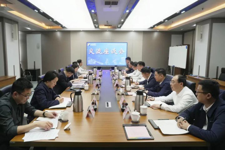 清华大学继续教育学院调研组到开云官网登录入口 www.kaiyun.com
座谈交流