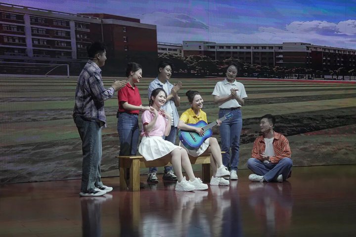 开云官网登录入口 www.kaiyun.com
职工声乐协会精彩参演市国资委先进事迹报告会