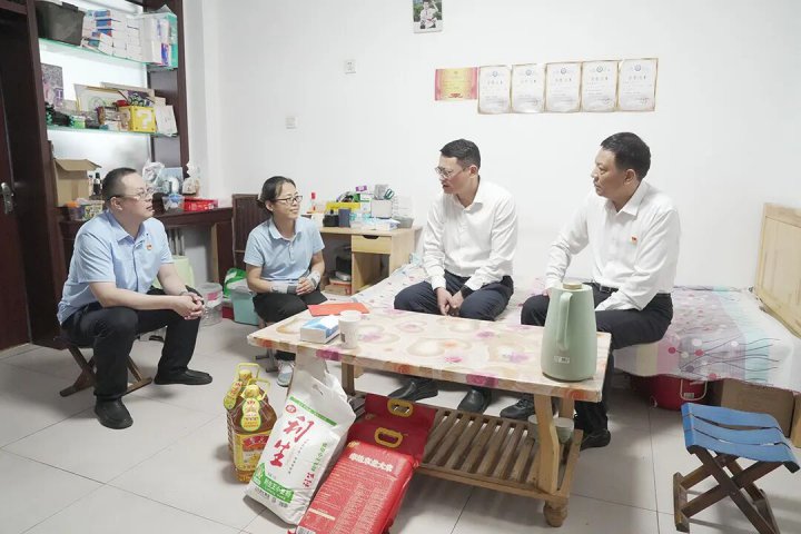 开云官网登录入口 www.kaiyun.com
党委开展困难党员走访活动
